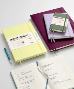 Gloednieuw 🤩 Leuchtturm1917 - Agenda - 2023 - Weekplanner + Notities - 12 Maanden - A5 - 14,5 X 21 Cm - Hardcover - Olijfgroen Overig - Overig 🔥 -A-journal shop 467x840 1