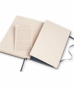 Hete verkoop 🎉 Moleskine Classic Notitieboek - Large - Hardcover - Gelinieerd - Saffier Blauw 👏 26 Hete verkoop 🎉 Moleskine Classic Notitieboek - Large - Hardcover - Gelinieerd - Saffier Blauw 👏 -A-journal shop 550x486 3