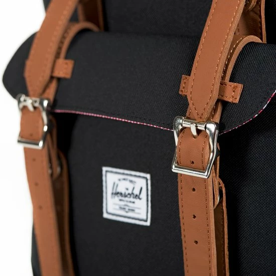 Flash-uitverkoop ๐ Herschel Little America - Black/Tan Synthetic Leather / Ruime Rugzak Met 25L Opbergvolume - 15" Fleece-gevoerd Laptopvak - Magnetische Sluiting / Met Levenslange Fabrieksgarantie / Limited Lifetime Warranty / Zwart ๐ 8 Flash-uitverkoop ๐ Herschel Little America - Black/Tan Synthetic Leather / Ruime Rugzak Met 25L Opbergvolume - 15" Fleece-gevoerd Laptopvak - Magnetische Sluiting / Met Levenslange Fabrieksgarantie / Limited Lifetime Warranty / Zwart ๐ - Afbeelding 6